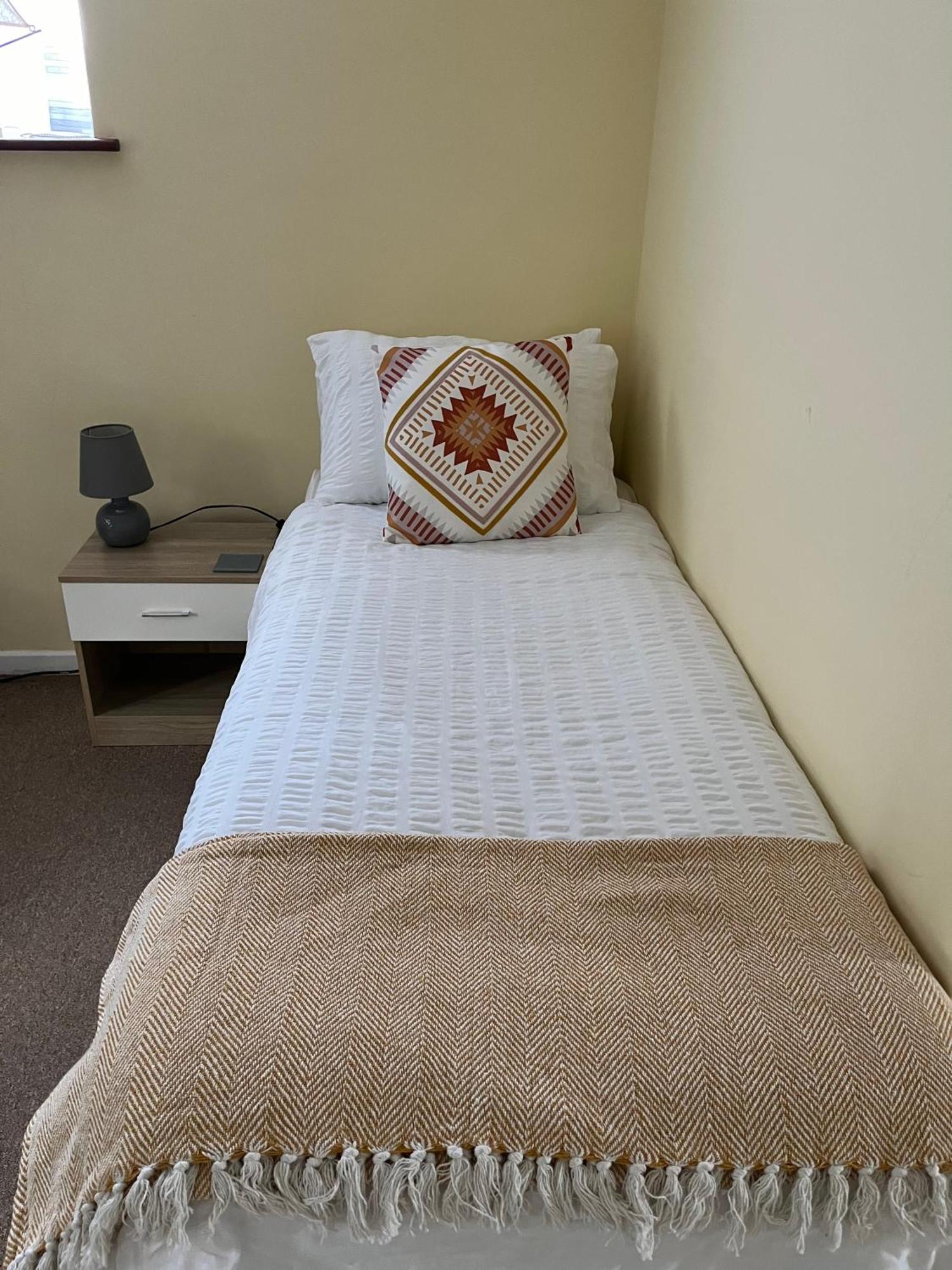 Quest Fulfiller - Near General Hospital, Free Parking & Garden Apartment Southampton Exterior photo