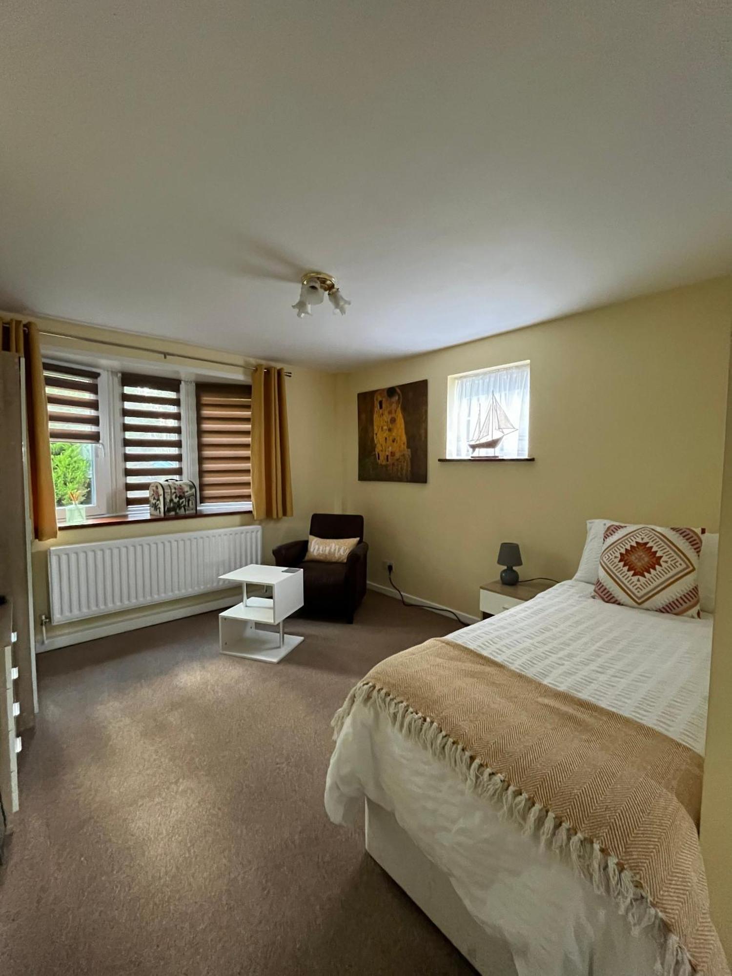 Quest Fulfiller - Near General Hospital, Free Parking & Garden Apartment Southampton Exterior photo